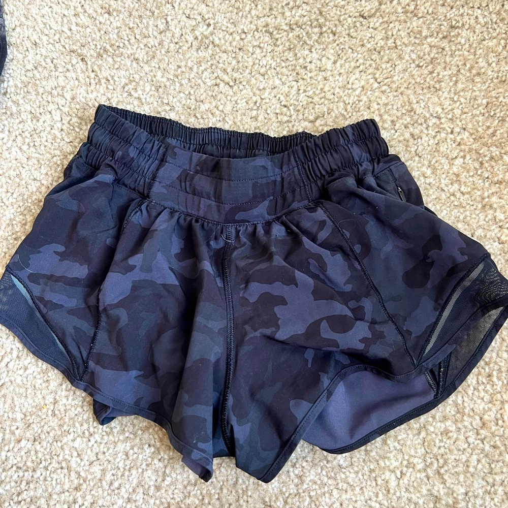 Lululemon Hotty Hot Short Low Rise 2.5”
